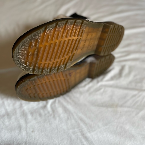 Dr. Martens women's size 9 white boots - Picture 11 of 11